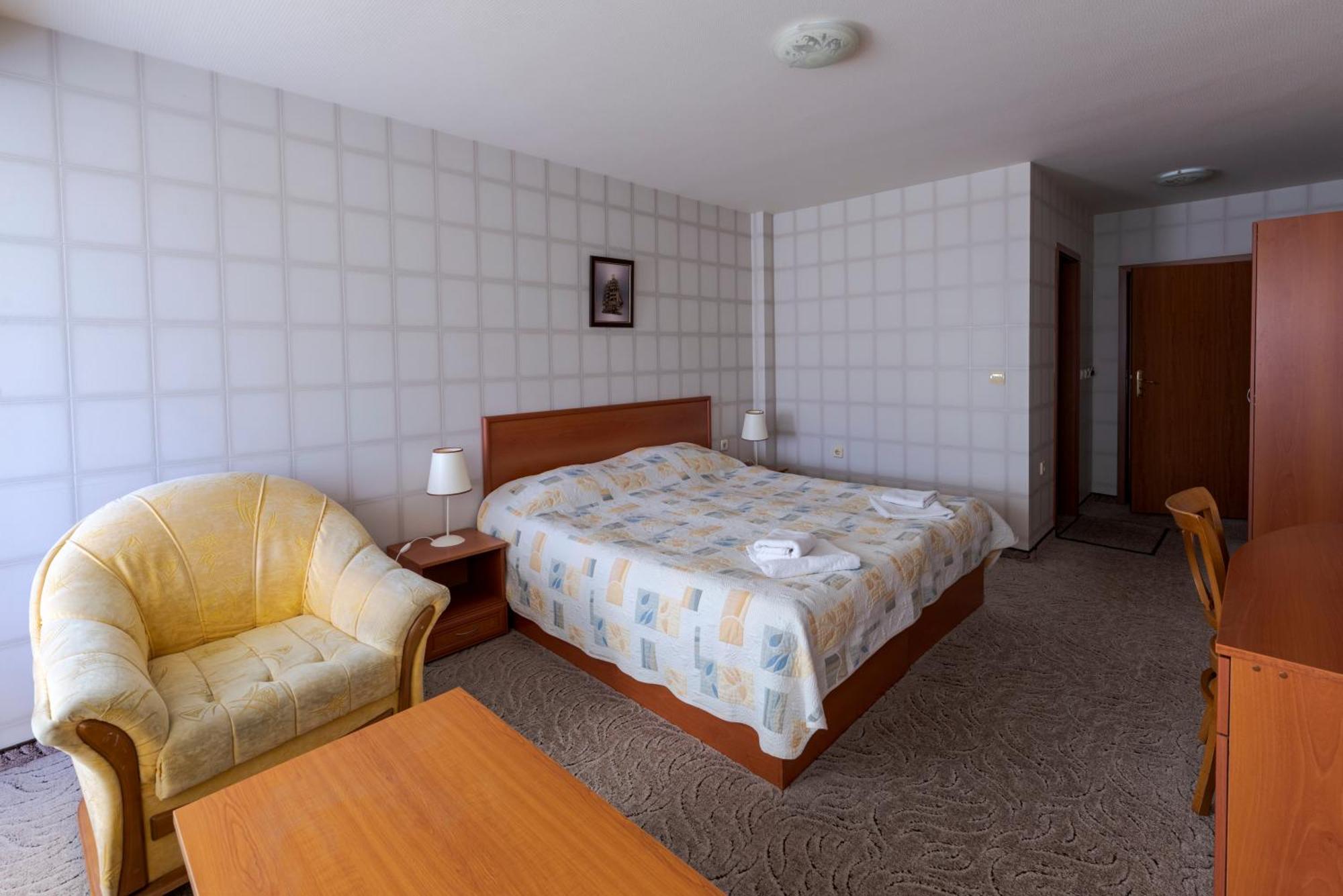 Семеен Хотел Кристал Smolyan Habitación foto