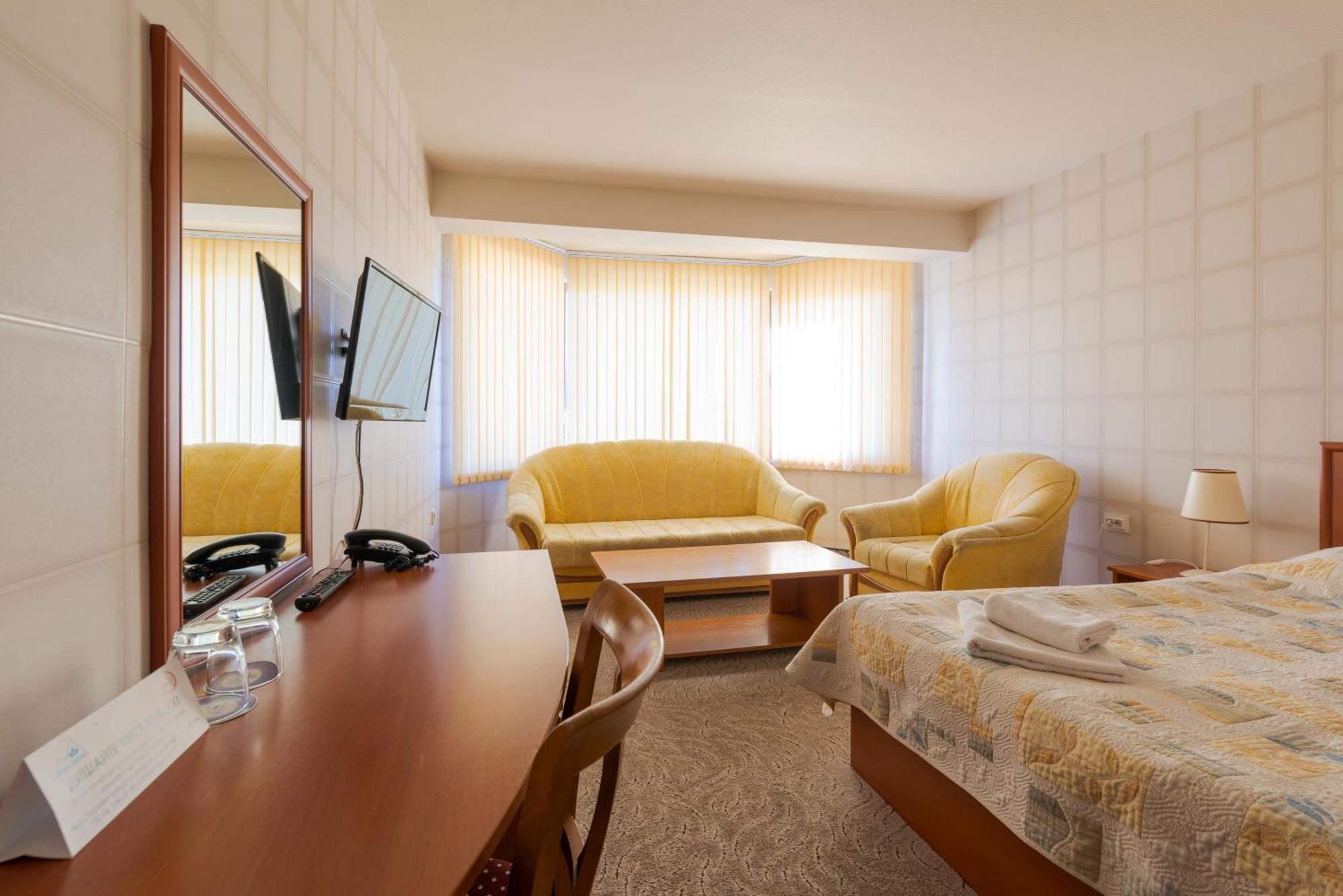 Семеен Хотел Кристал Smolyan Habitación foto