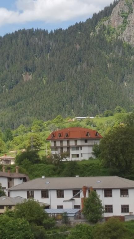 Семеен Хотел Кристал Smolyan Exterior foto