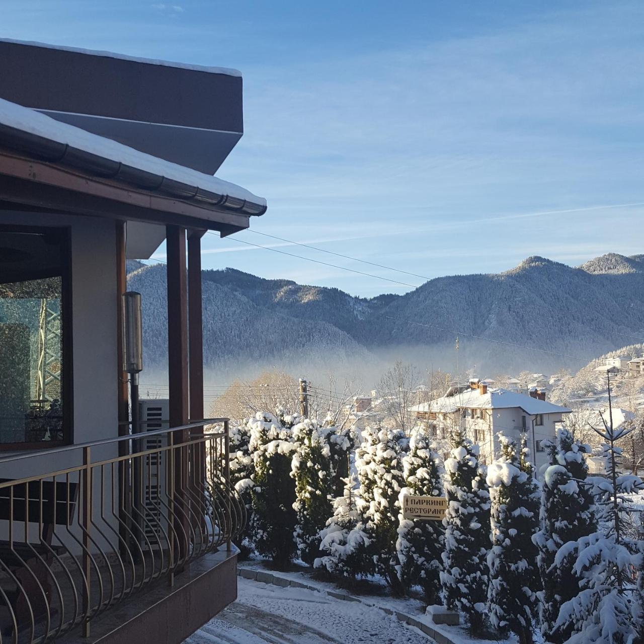 Семеен Хотел Кристал Smolyan Exterior foto